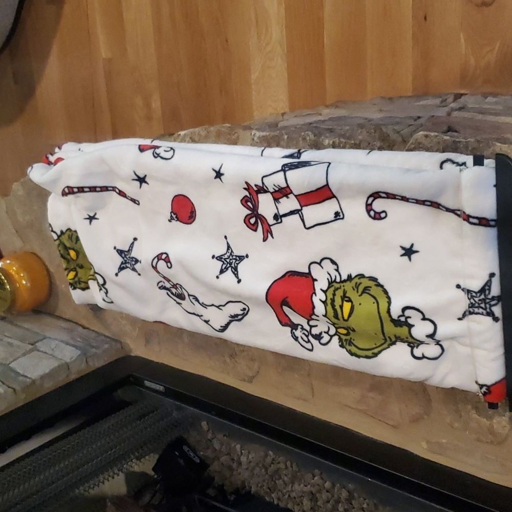 The Grinch Throw Blanket-NWT